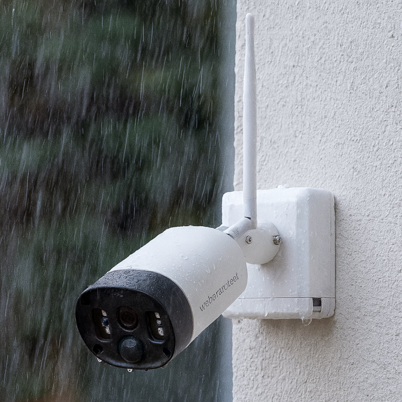 Überwachuungskamera Nass