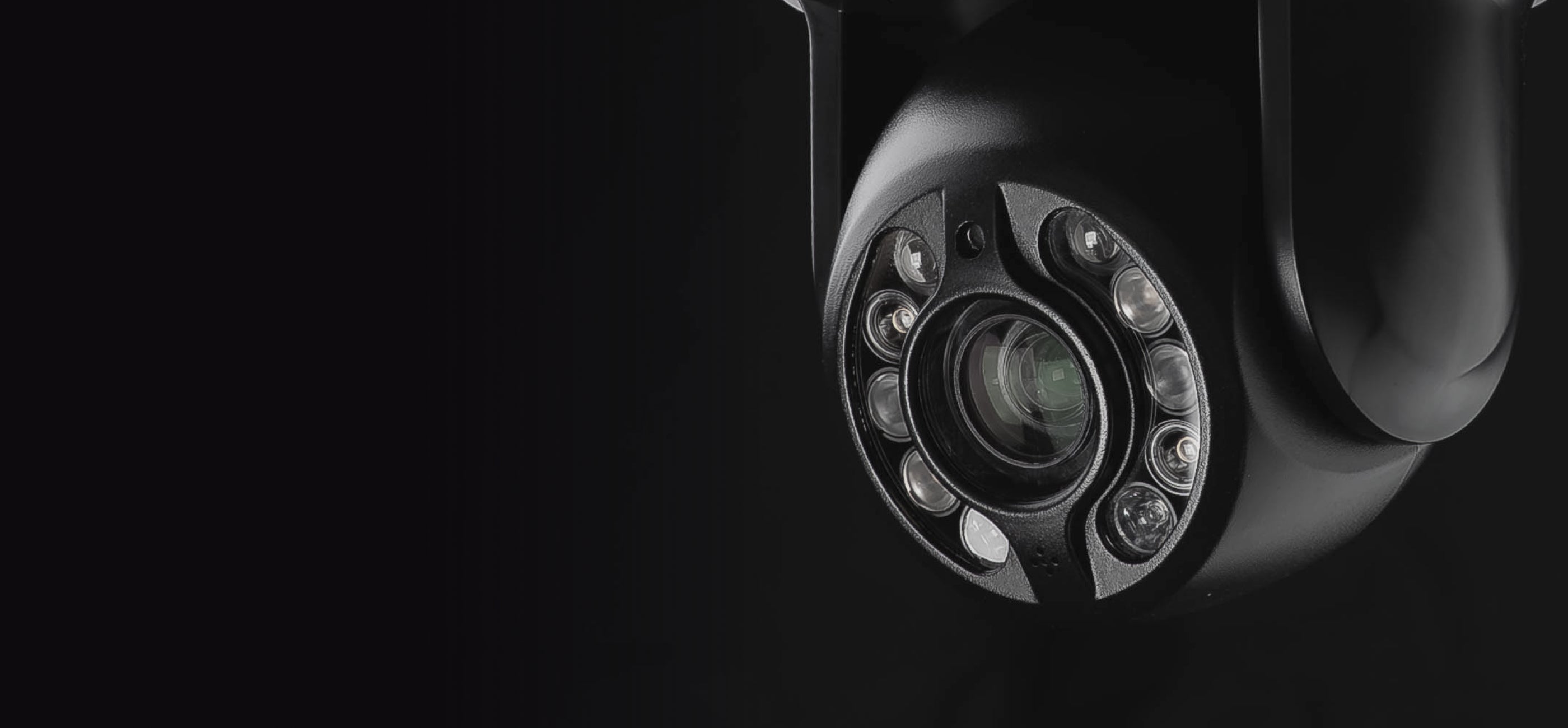 Weber Protect Oculus Pro Überwachungskamera auf neutralem Hintergrund